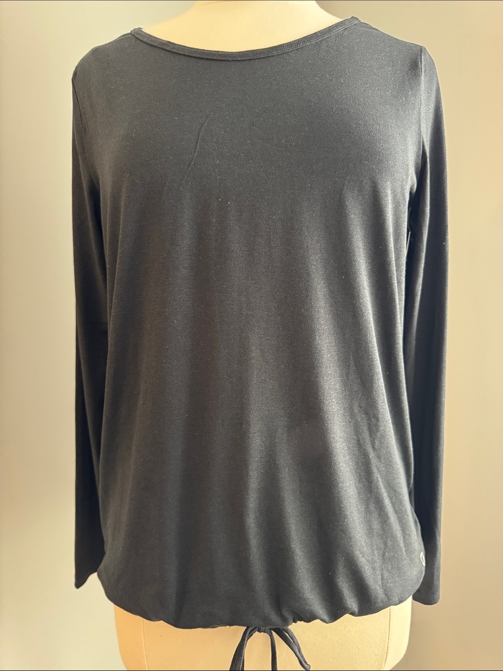 GAP Fit NWT Brushed Tech Jersey Key Hole Women's Long Sleeve - Black, Size M